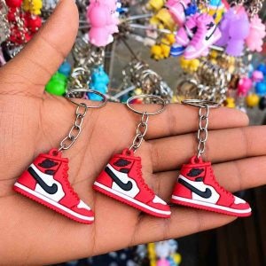 94 এক পিছ Sneaker Keychain