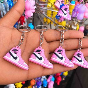 96 এক পিছ Sneaker Keychain