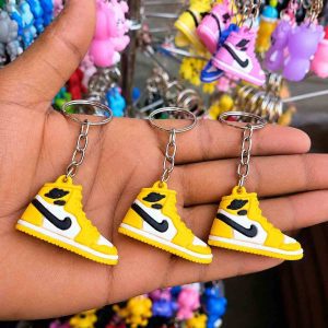 98 এক পিছ Sneaker Keychain